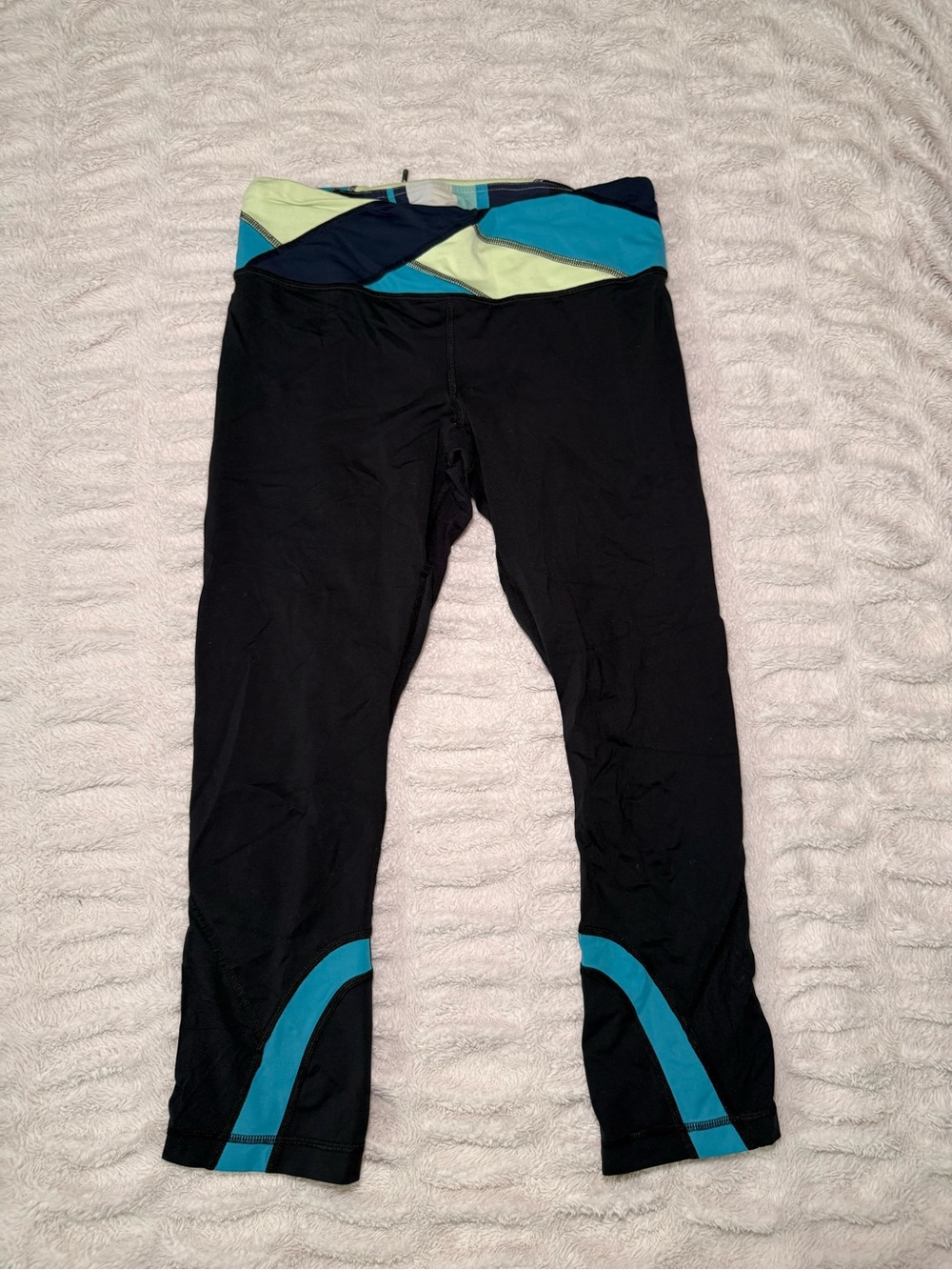 Lululemon Black Cropped Leggings Size 6